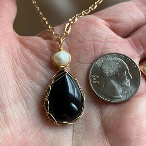 Obsidian Teardrop Gem + Pearl Pendant 18k Real Gold Plated Figaro 19 in NEW